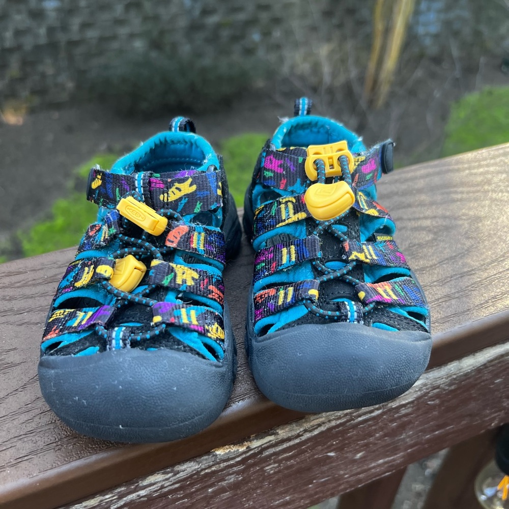 KEEN Kids' Newport H2 Closed Toe Water Sandal in Newporty McNewport Size 8